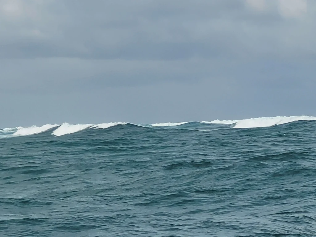 Journée pêche en mer sur le Bassin d'Arcachon 1 Passes Nord Cap Ferret brisant en fond